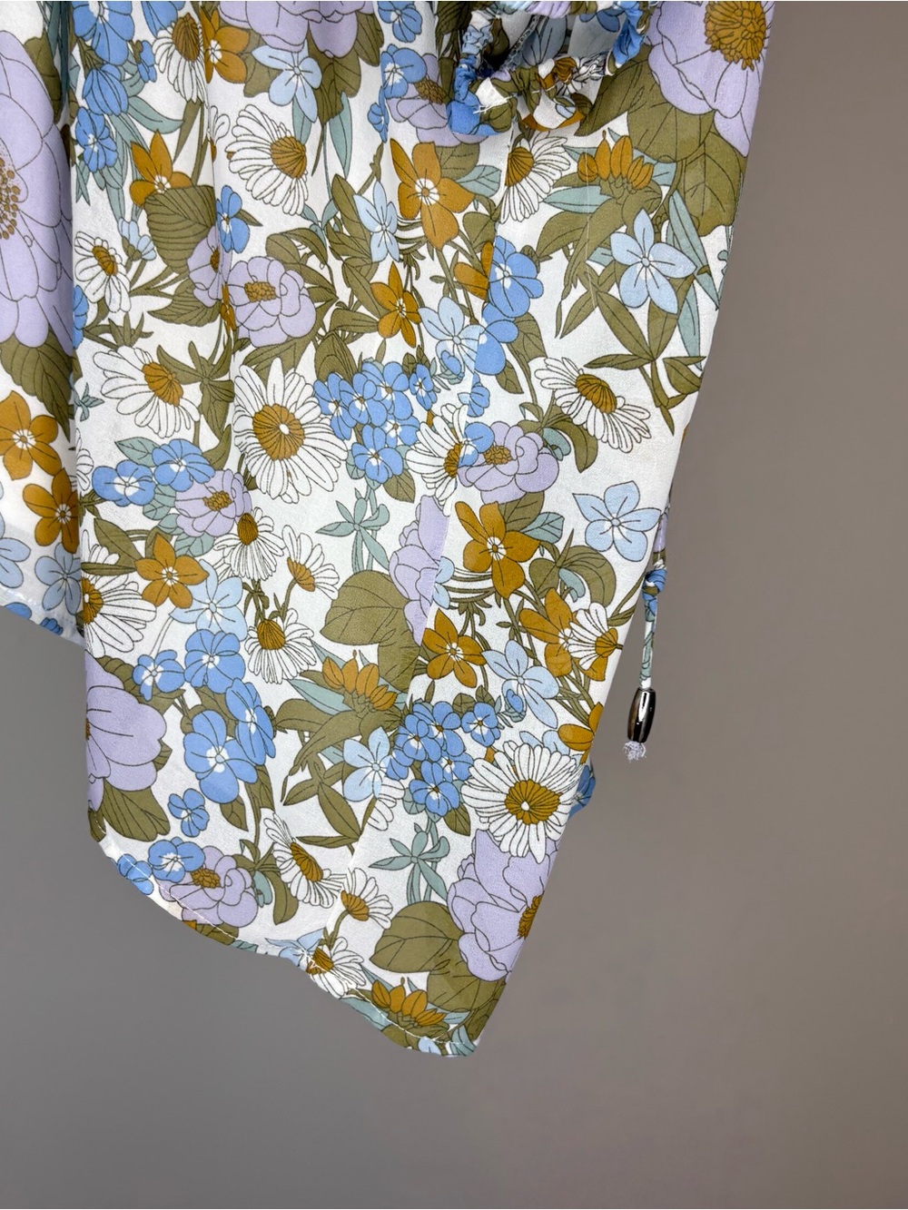 entro Floral Smocked V-Neck Blouse With Puff Sleeve Size Large - Picture 5 of 10